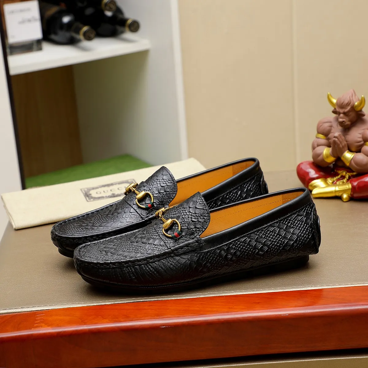Men's shoes💰380💰🕷🕷️【 GUCCI 】Gucci's best-selling trendy men's casual slip-on shoes 🇨🇳Official website original 1:1 mold 💯Original quality, fine workmanship ☘Fashionable and versatile, perfect shape, comfortable on the feet 🍓Trendy men's recommended model, imported cowhide on the top layer 🎋High-quality pigskin lining, rubber wear-resistant and non-slip outsole, high-end atmosphere, worth owning 🍉Optional 38-44